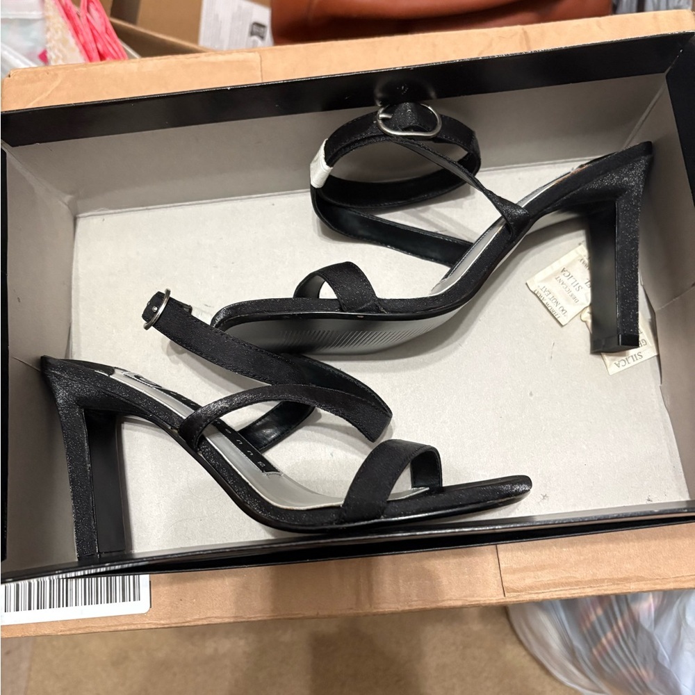 ellemenno “Pansy” Black Ankle Strap Heels NWT NIB 6.5